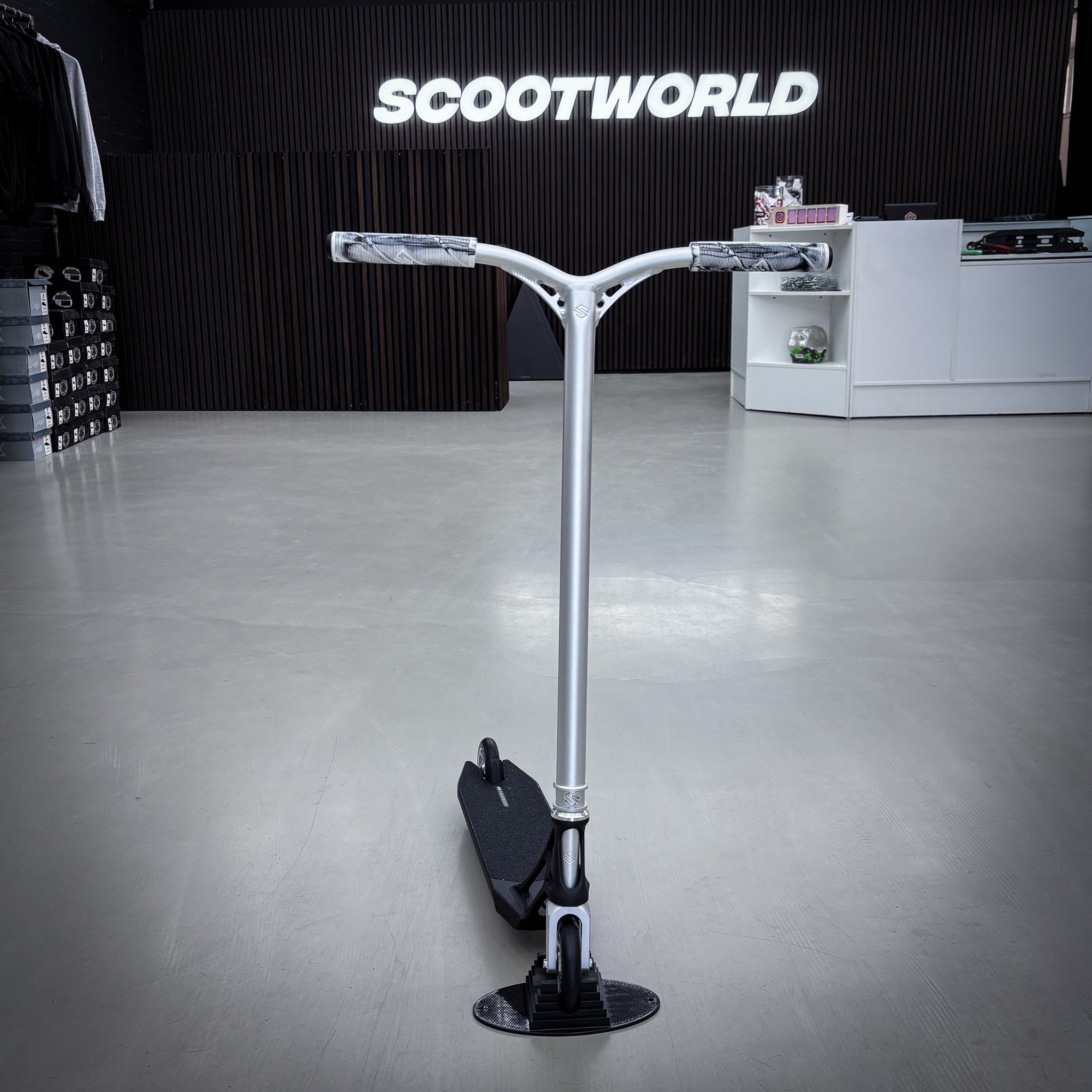 Striker Pande Black/Silver Custom Build - Black/Silver-ScootWorld.dk