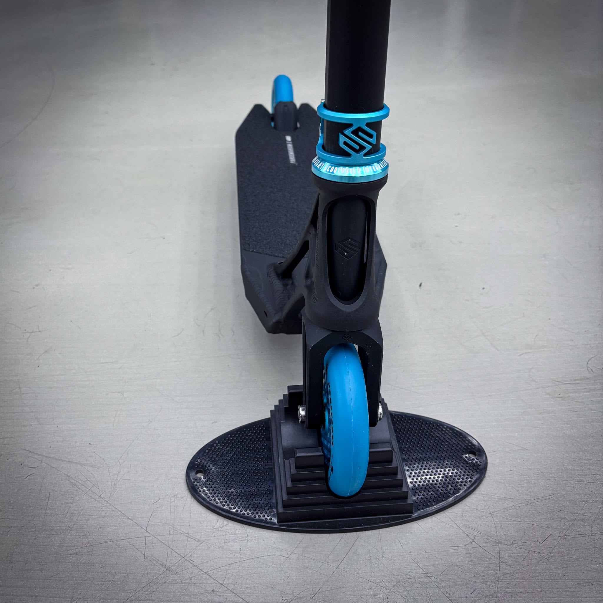 Striker Pande Lightweight 2 Custom Build - Black/Teal-ScootWorld.dk