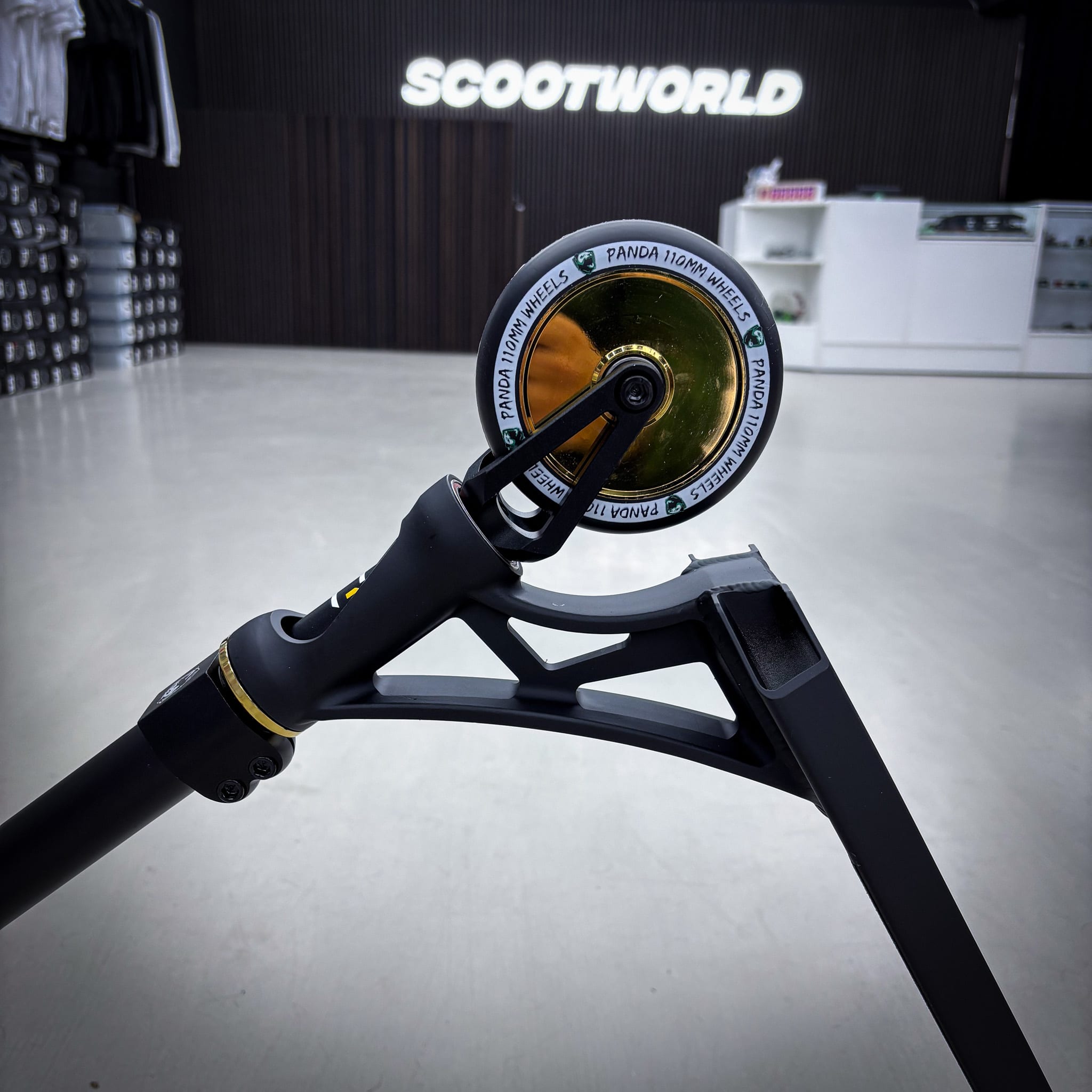 Striker Panda Freestyle Custom Build - Black/Gold-ScootWorld.dk