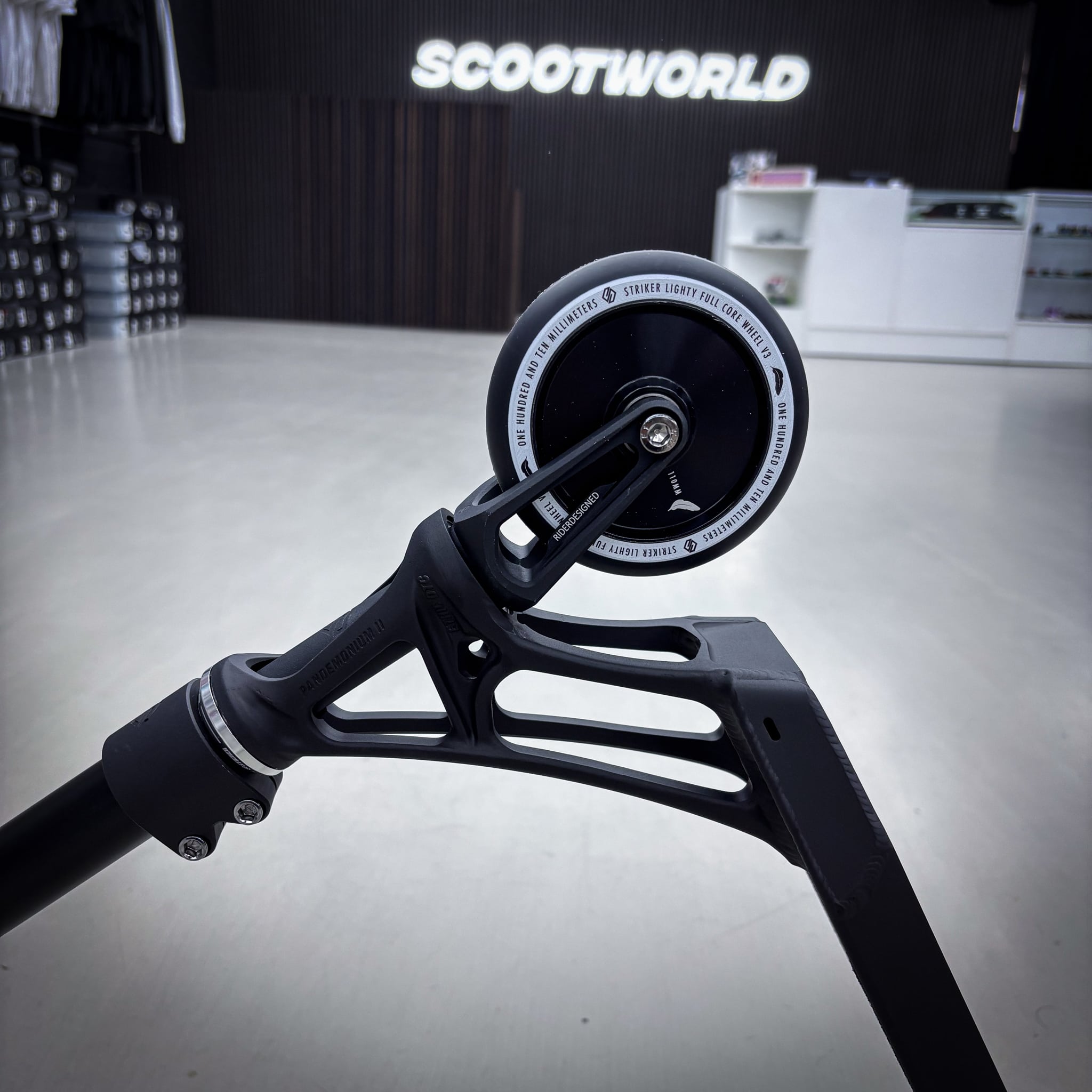 Striker Ethic Black Custom Build - Black-ScootWorld.dk