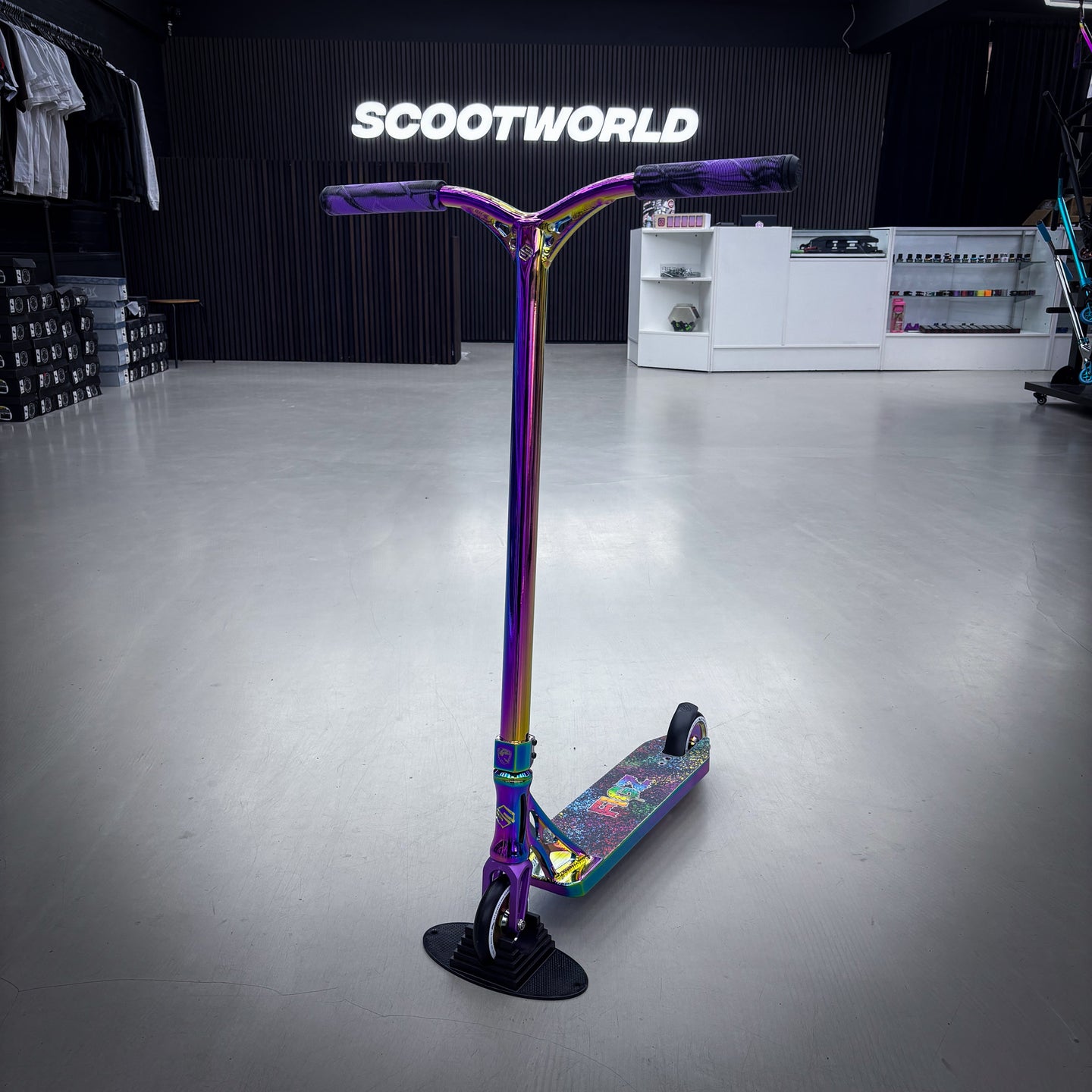 Striker Full Rainbow Custom Build - Rainbow-ScootWorld.dk