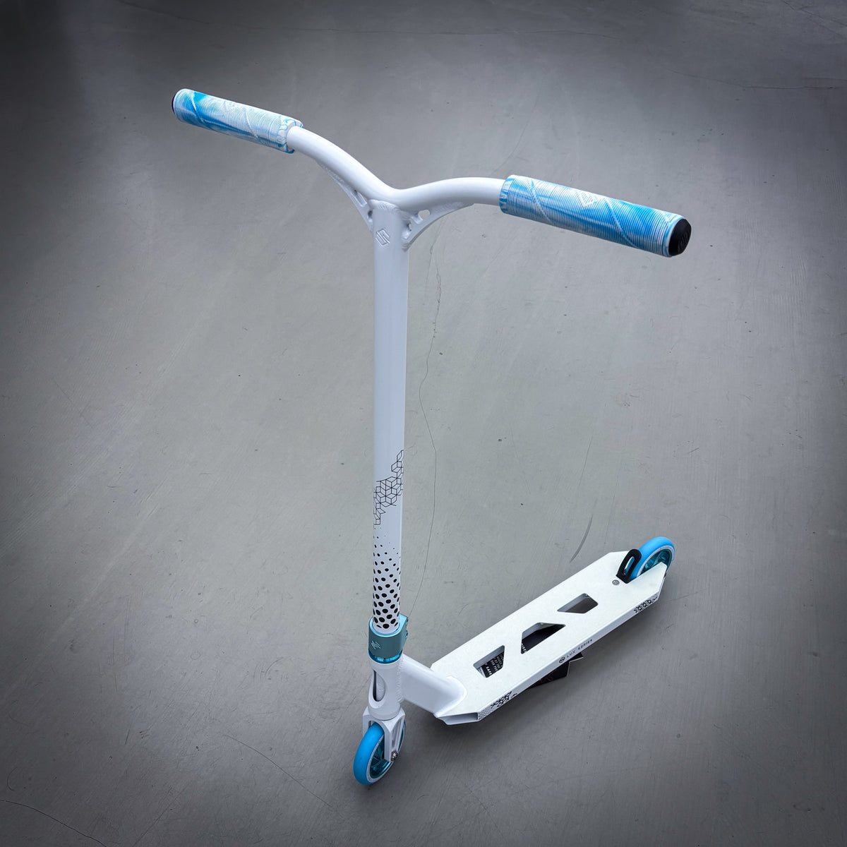 Striker Lux V2 White/Teal Custom Scooter - White/Teal