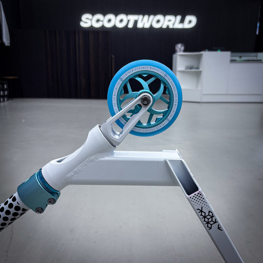 Striker Lux V2 White/Teal Custom Scooter - White/Teal