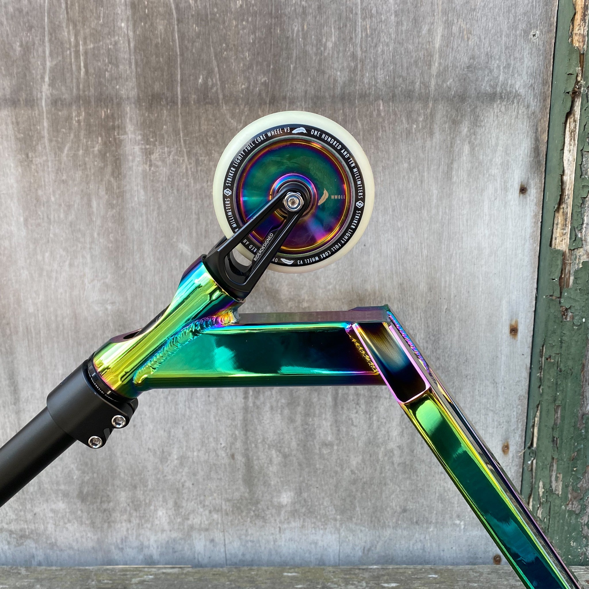 Striker Rainbow Custom Build - Rainbow-ScootWorld.dk